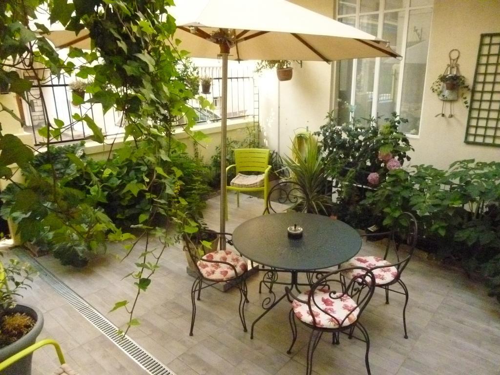 Hotel California Vichy Esterno foto