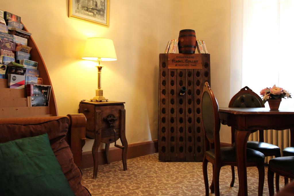 Hotel California Vichy Esterno foto