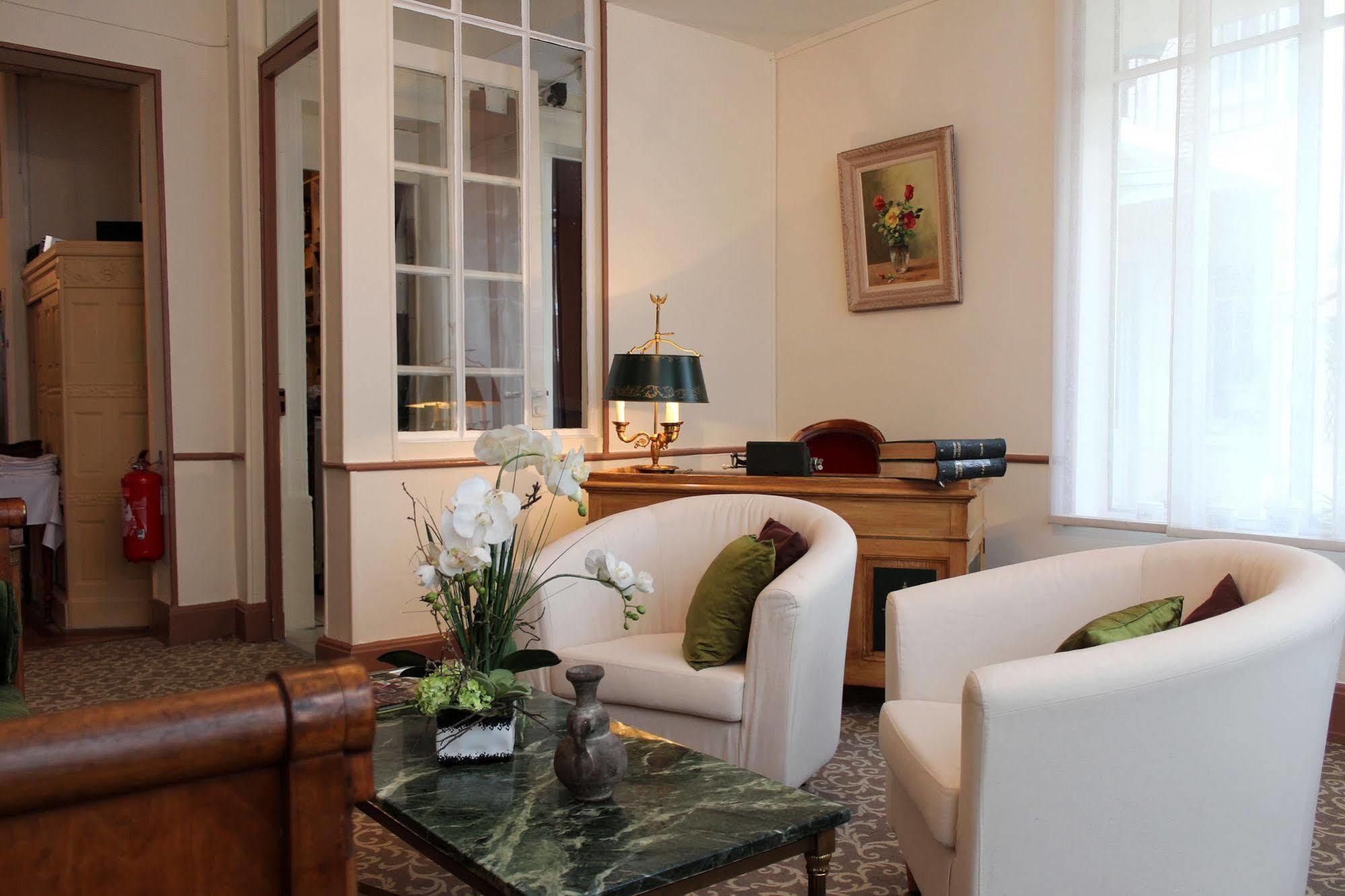 Hotel California Vichy Esterno foto