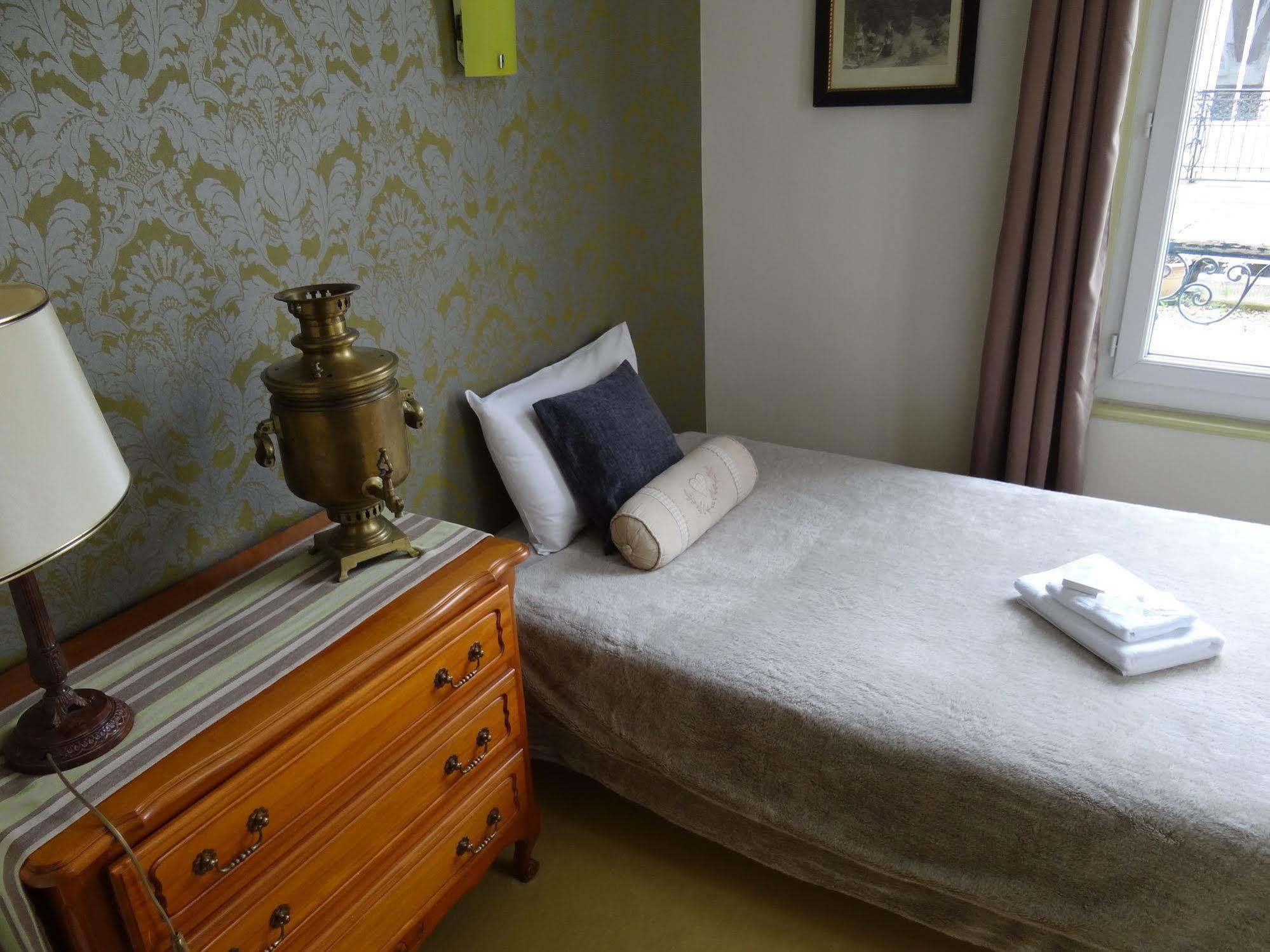 Hotel California Vichy Esterno foto