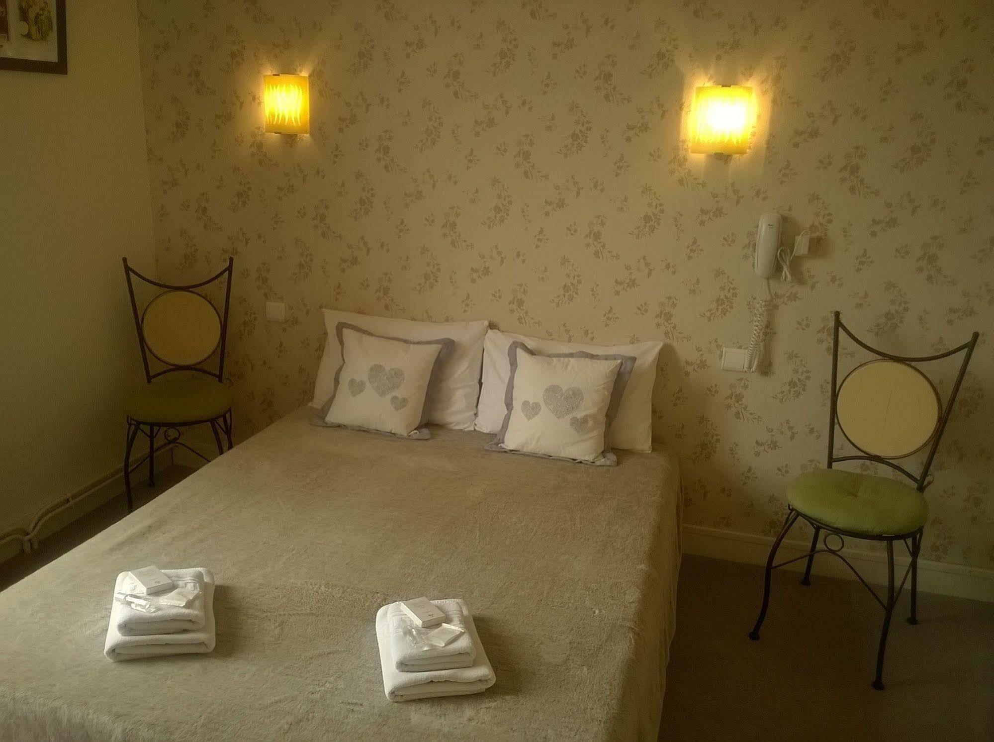 Hotel California Vichy Esterno foto
