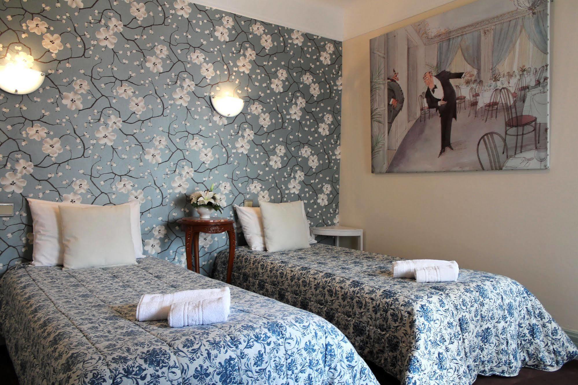 Hotel California Vichy Esterno foto