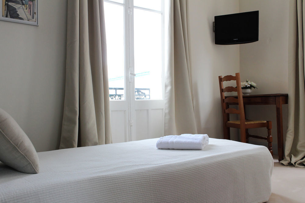 Hotel California Vichy Esterno foto